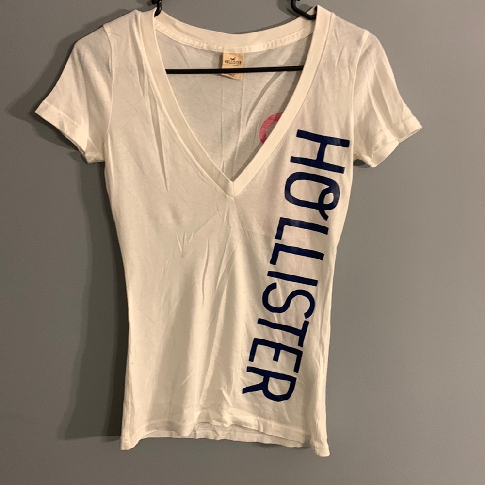 Hollister v neck top